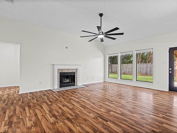 3rd image of 8522 Southern Oak Ct