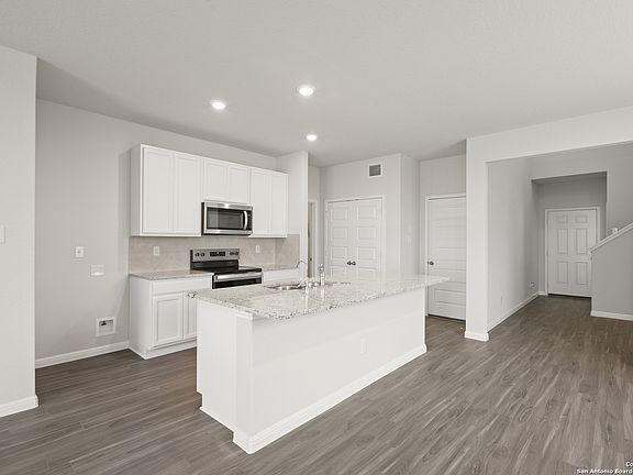 5th image of 10315 Eve Gardens
