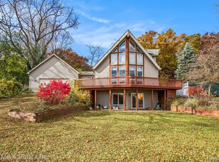 11456 Old Hamburg Rd, Whitmore Lake, MI 48189