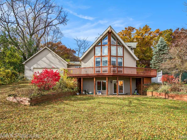 11456 Old Hamburg Rd, Whitmore Lake, MI 48189
