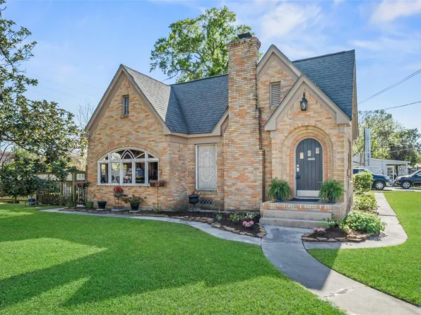 200 S Cherry St, Tomball, TX 77375