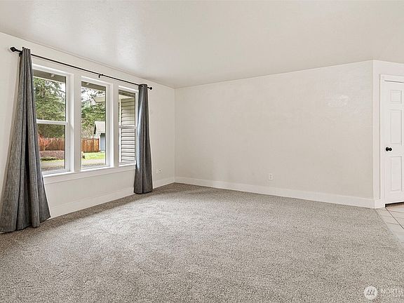 4th image of 13711 98th Avenue Ct NW