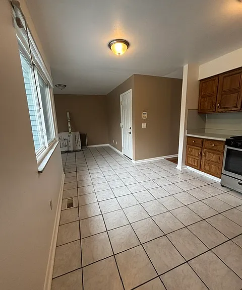 1785 Parkway Dr N — Photo 11