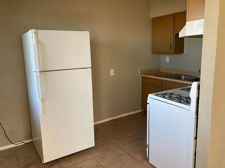 104 N Casa Grande Ave — Photo 4