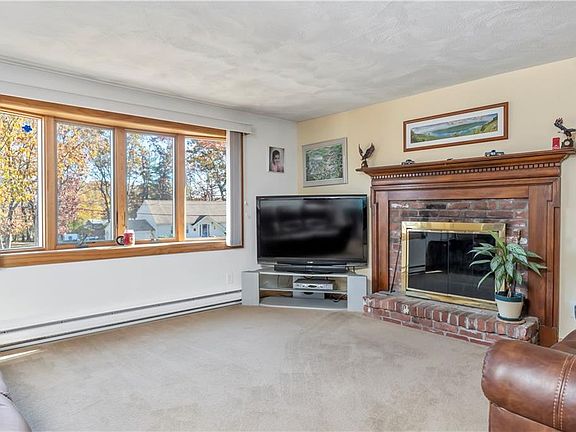 3rd image of 12 Driftwood Dr
