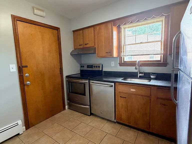 454 E Center St #4 — Photo 3