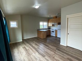 1225 Kamerin Springs Dr #1/2, Talent, OR 97540