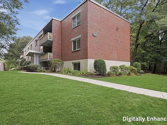 4th image of 35 Jacqueline Rd APT D