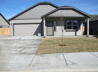 1111 NW Redwood Pl, Redmond, OR 97756