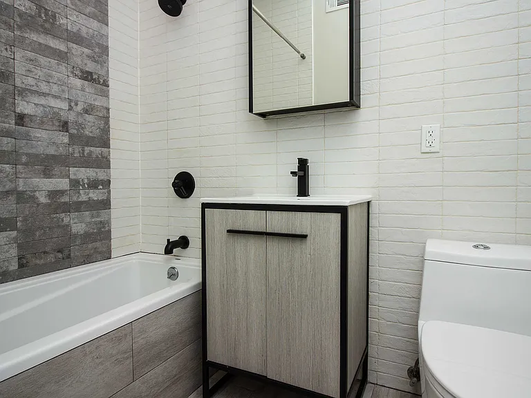 2025 Grove St #1L — Photo 4
