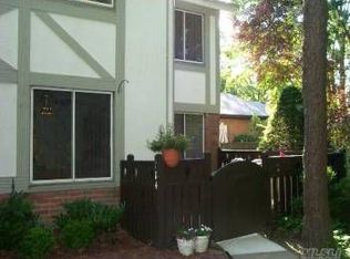 714 Blue Ridge Dr, Medford, NY 11763