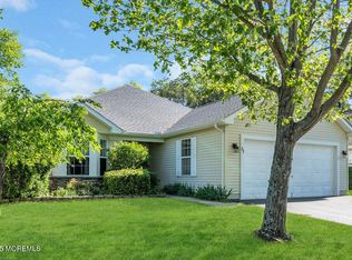 33 Meadows Ln, Whiting, NJ 08759