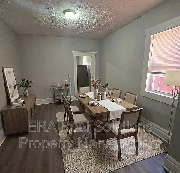 95 Whitethorne Ave — Photo 2