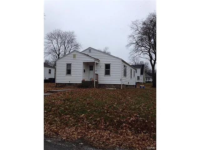 621 N Eastern Ave photo 1