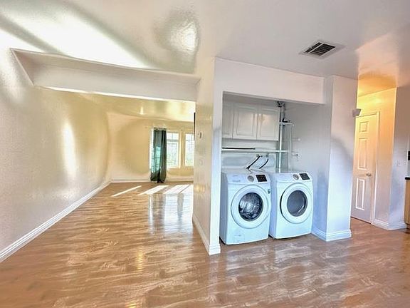 4th image of 276 Orosi Way