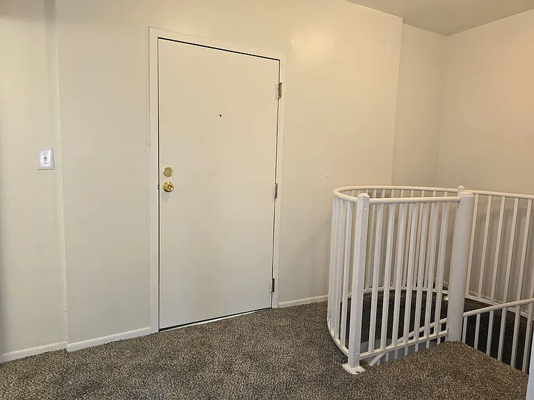 590 Parkview Dr — Photo 13