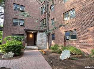 411 Park Pl APT 3B, Fort Lee, NJ 07024
