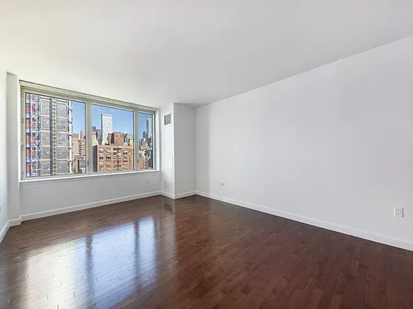 225 East 34th Street 14C image 2 of 17