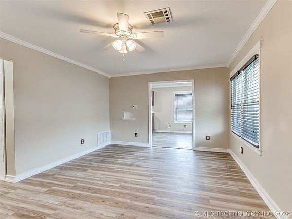 3rd image of 632 S Walnut St