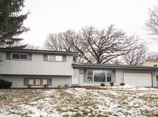 27W084 Jewell Rd, Winfield, IL 60190