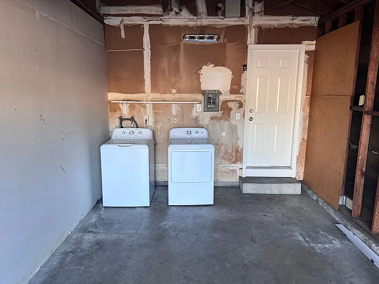 473 W Sunset Blvd — Photo 22