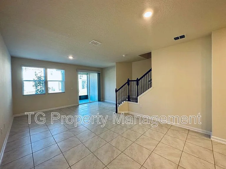 70 Oarsman Crossing Dr — Photo 2