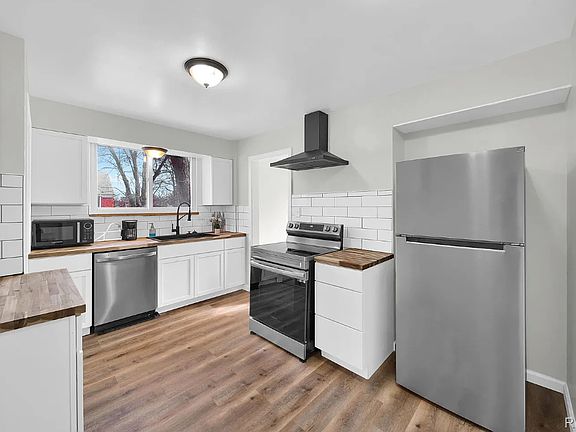 3rd image of 8550 W Outer Dr
