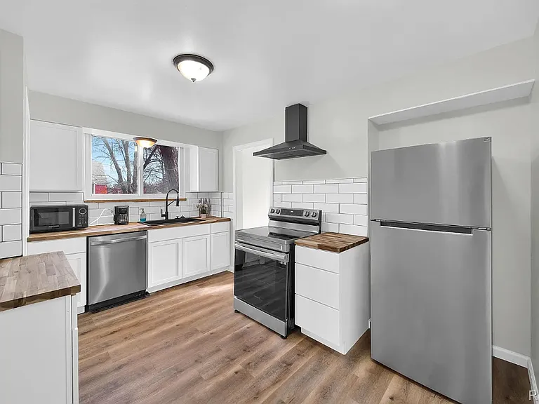 8550 W Outer Dr — Photo 3