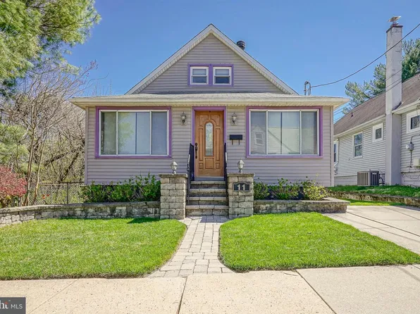 11 E Haines Ave, Barrington, NJ 08007