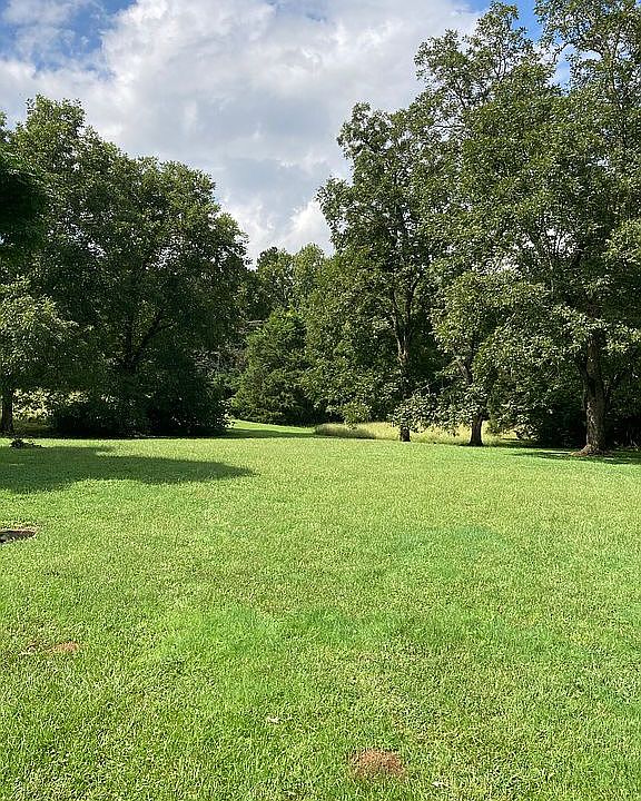 2nd image of 2912 Mount Carmel Rd