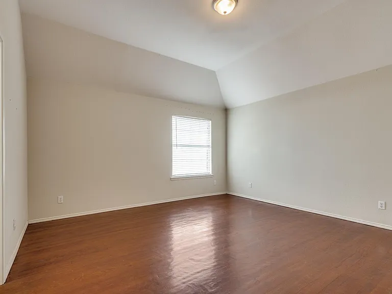 2904 Woods Dr — Photo 9