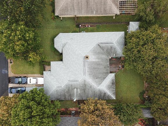 2nd image of 137 Sandlewood Ln