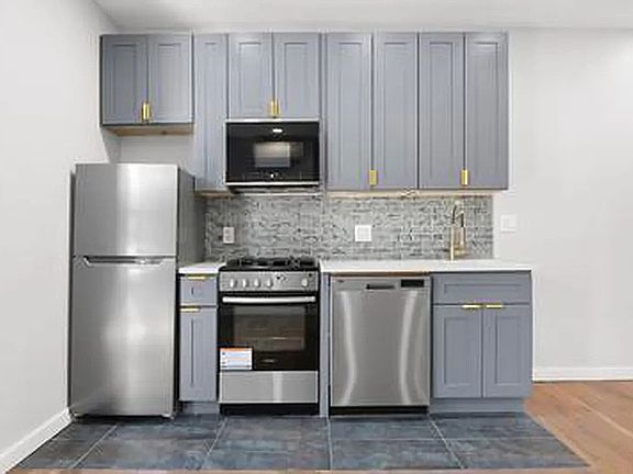 4th image of 305 Hancock St #1F