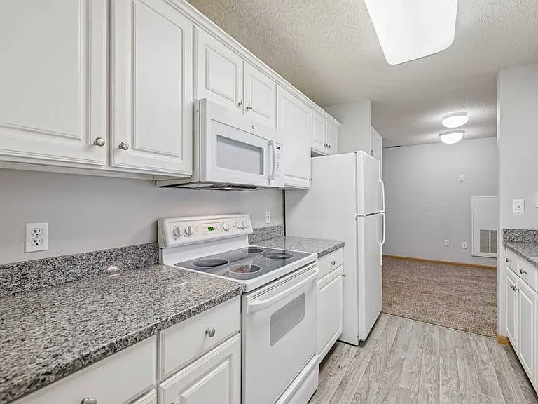 Pinebrook Apartments — Photo 109