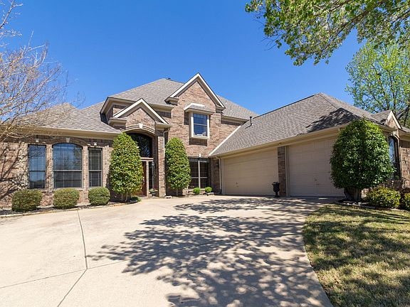 2nd image of 2908 Meadow Glen Dr