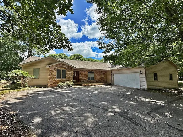 8980 Canyon Springs Ct, Stanwood, MI 49346