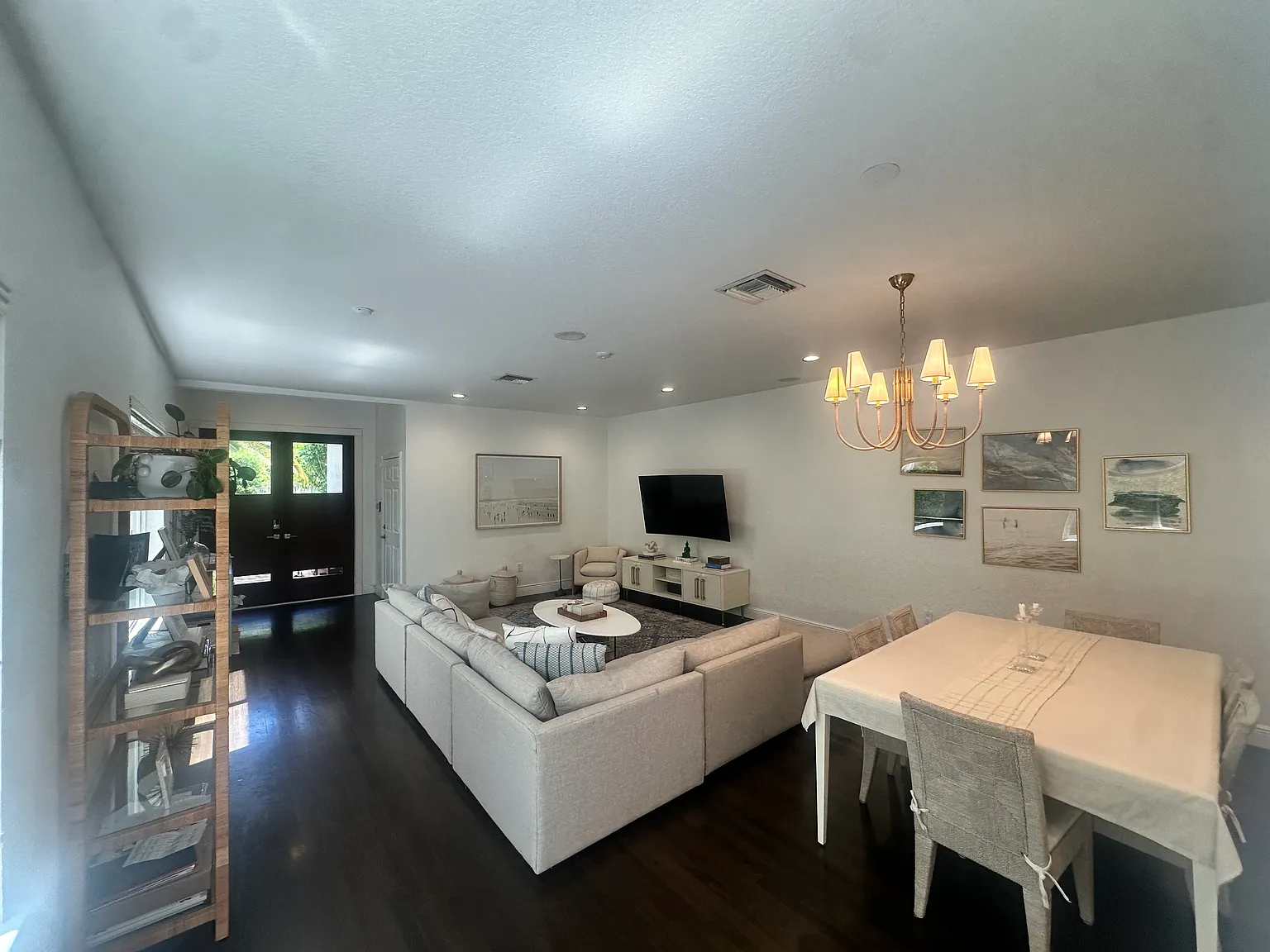 3 bed, 2.5 bath, 2300 sqft, $10,500 — Photo 3