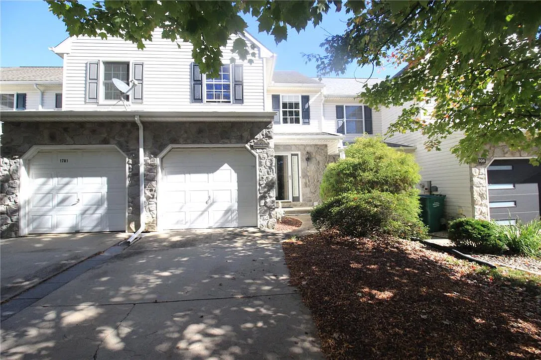 3 bed, 1.5 bath, 1618 sqft, $2,475 — Photo 2