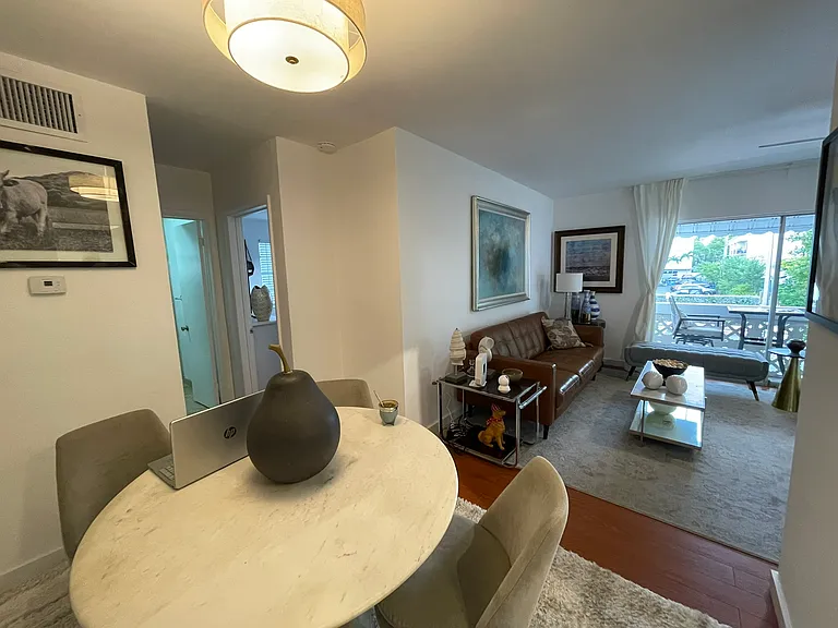 1021 Michigan Ave #7 — Photo 5