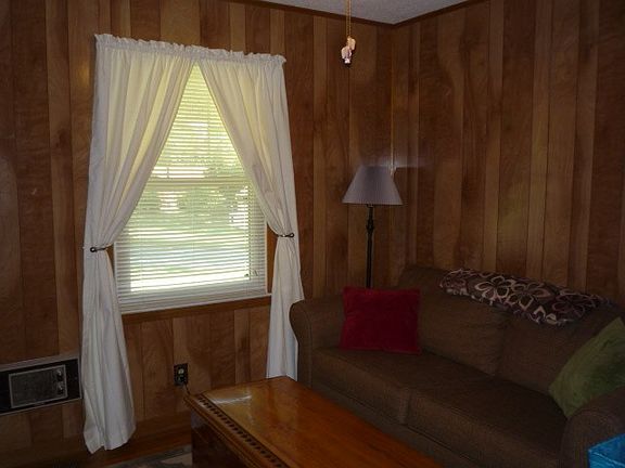 4th image of 208 Hillcrest Dr