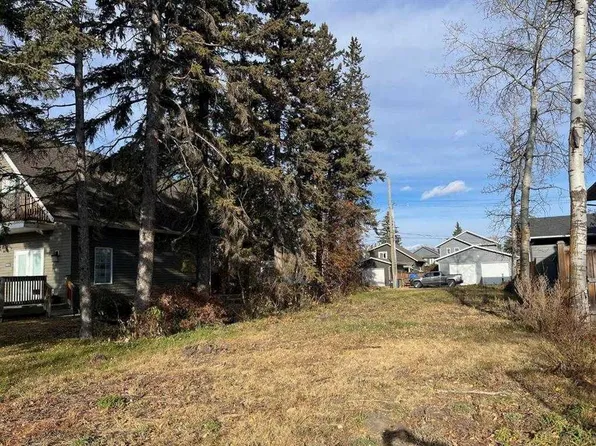 5027 35th St, Sylvan Lake, AB T4S 1B3