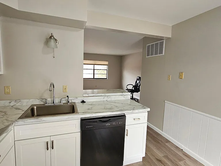 439 S Clay Ave #5 — Photo 3