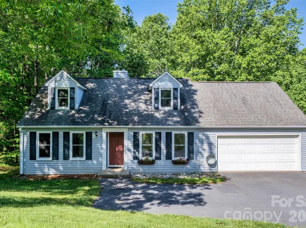 18 Tarragon Pl, Flat Rock, NC 28731