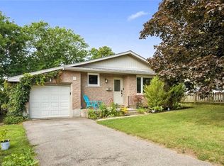 46 Southwood Ct, Kitchener, ON N2E 2H9