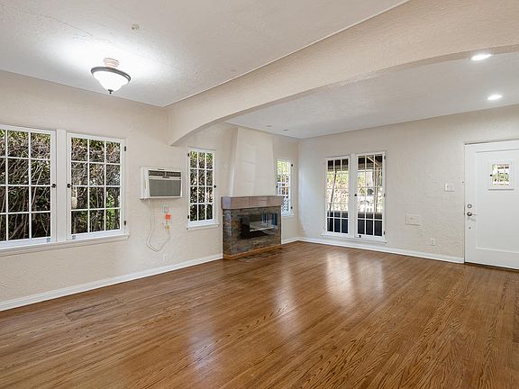 5th image of 1709 Gillette Cres