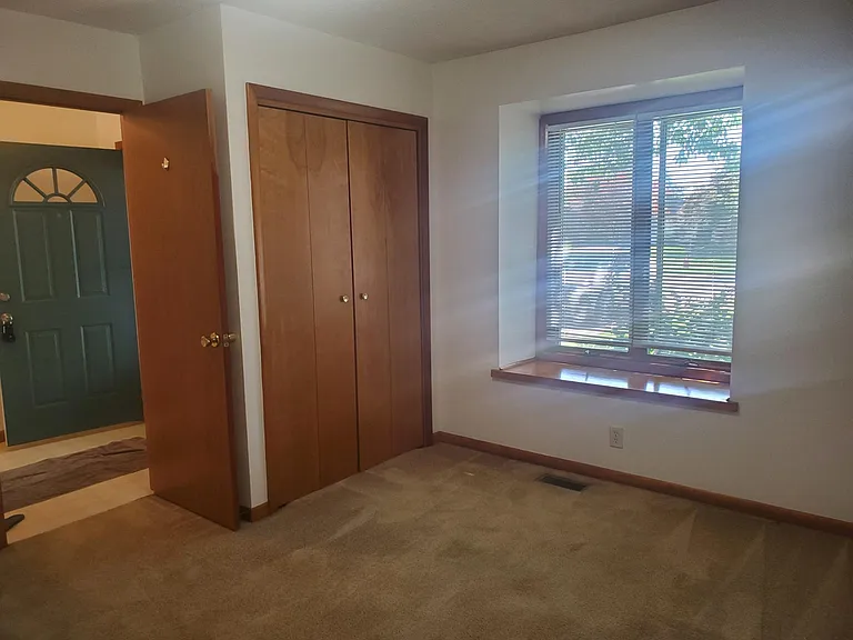 45 Madison Ct — Photo 3