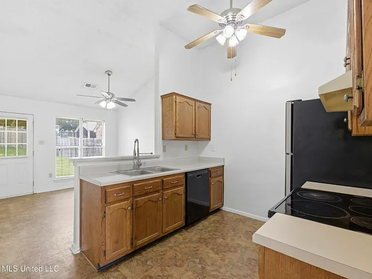 7625 Lilly Dr — Photo 3