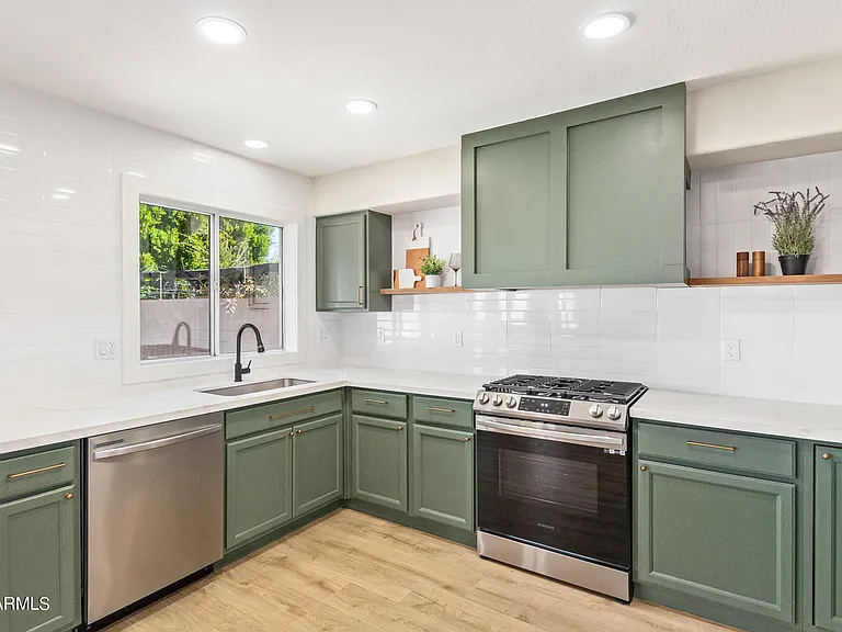 1018 W Kings Ave — Photo 13