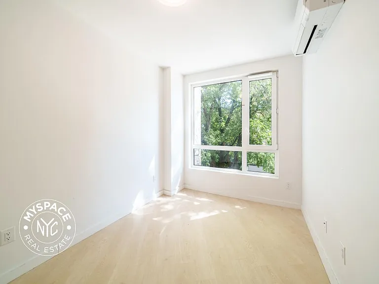 280 Meeker Ave #504 — Photo 2