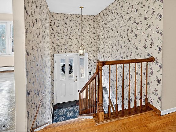 3rd image of 54 Normanside Drive
